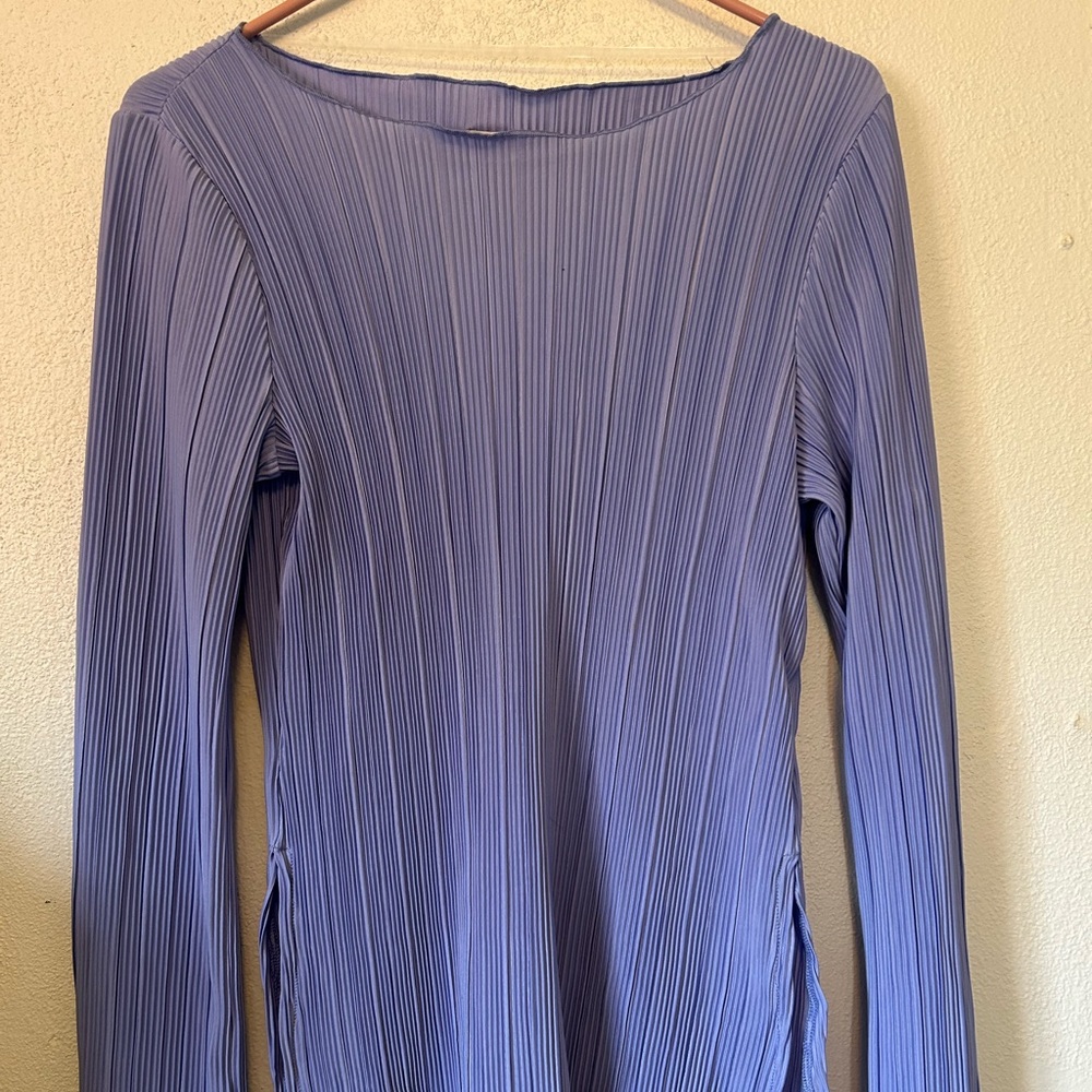 Medium lavender long sleeved Old Navy top.